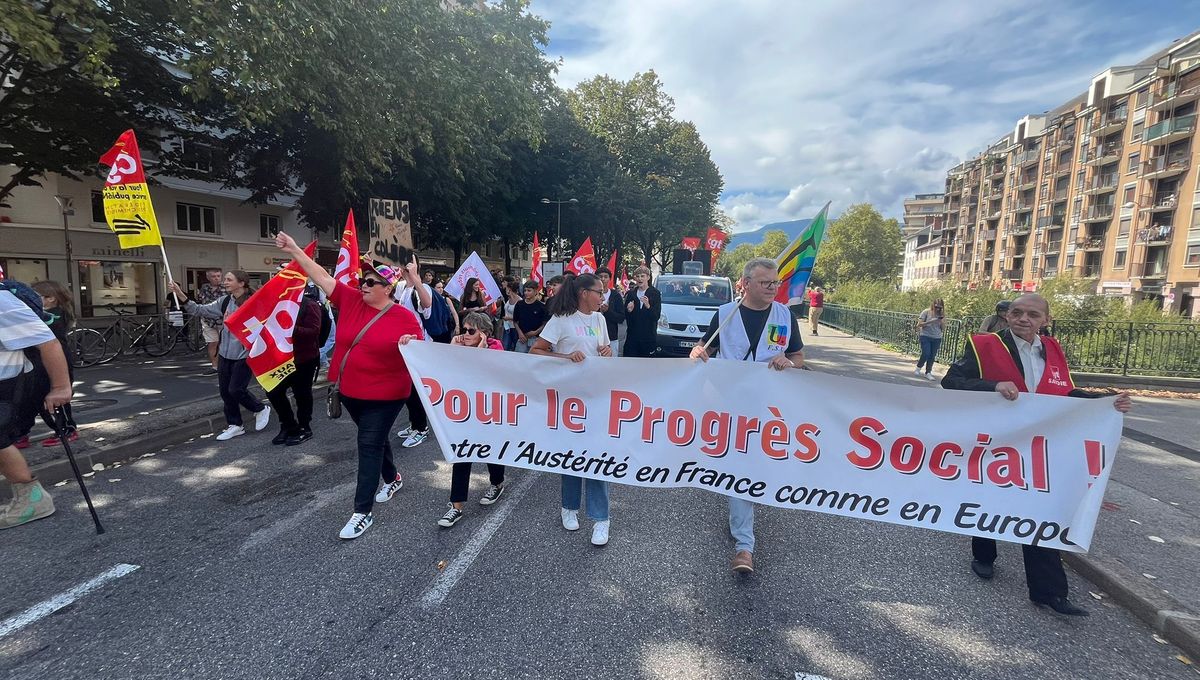 DIRECT - "Bloquons tout" : au moins 3.000 manifestants à Chambéry, 1.300 à Annecy, suivez la mobilisation