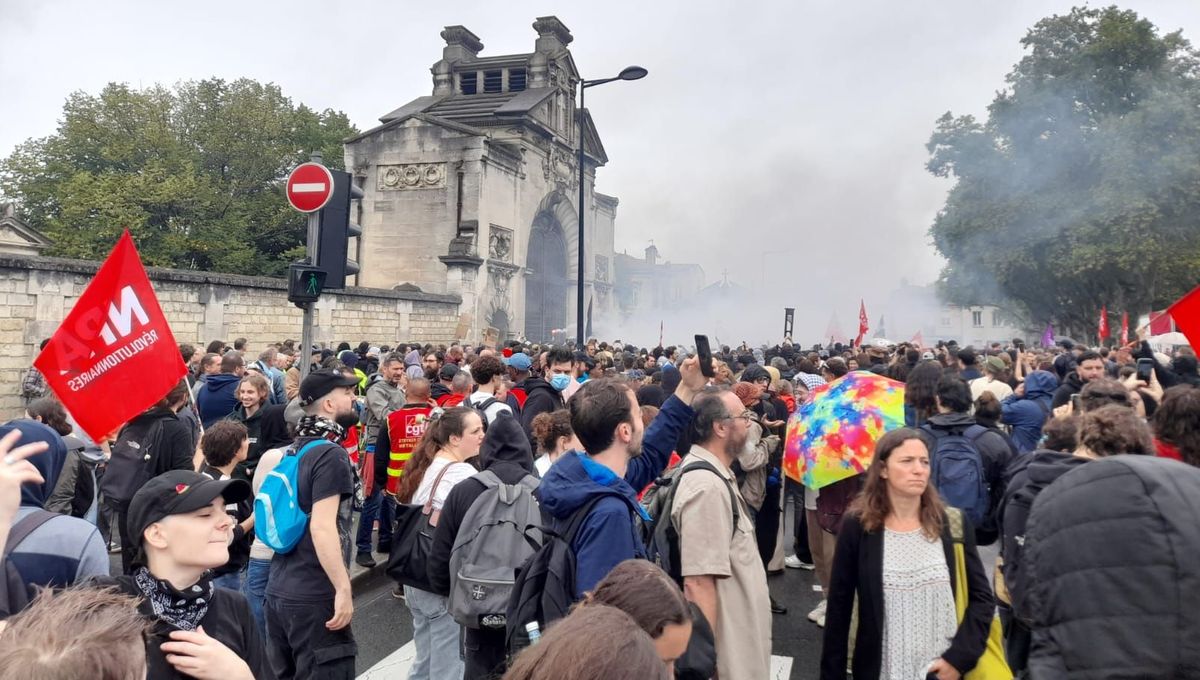 "Bloquons tout" : 8.000 personnes manifestent à Bordeaux, "ce n'est que le début !"