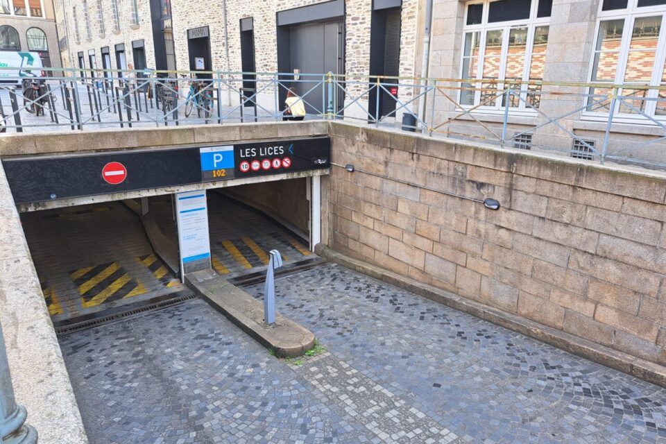 parking les lices
