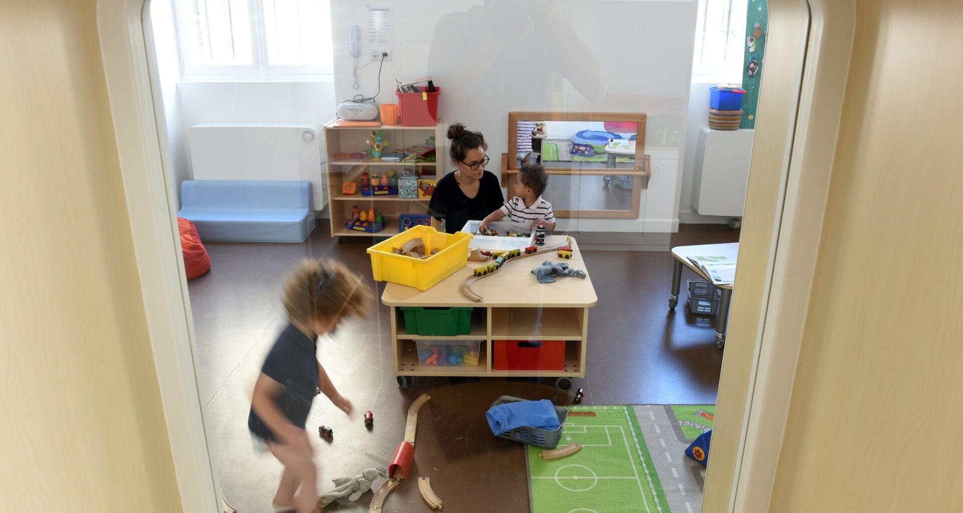 au Royaume-Uni, une employée de crèche emprisonnée pour avoir agressé 21 bébés