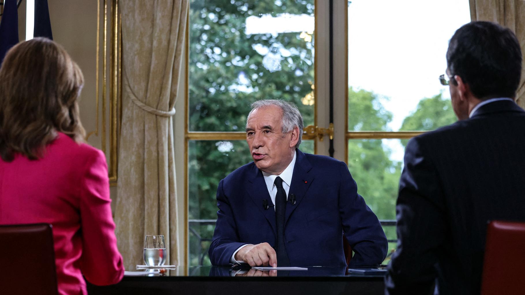 François Bayrou étrillé par la gauche après son interview à huit jours du vote de confiance
