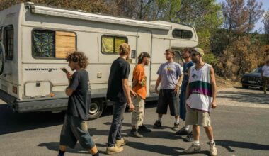 Dans l’Aude, la rave-party sur les lieux de l’incendie se poursuit malgré l’opposition du maire : « On marche sur la tête »