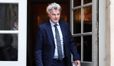Bayrou n’a pas réussi à convaincre Fabien Roussel, son premier interlocuteur reçu à Matignon
