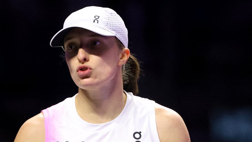 VIDEO. Tennis : "Mec, tu n’as rien compris !" Iga Swiatek recadre sévèrement le PDG qui a volé la casquette tendue à un enfant par un joueur