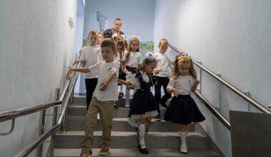 En Ukraine, les élèves de Kharkiv font leur rentrée dans des écoles souterraines