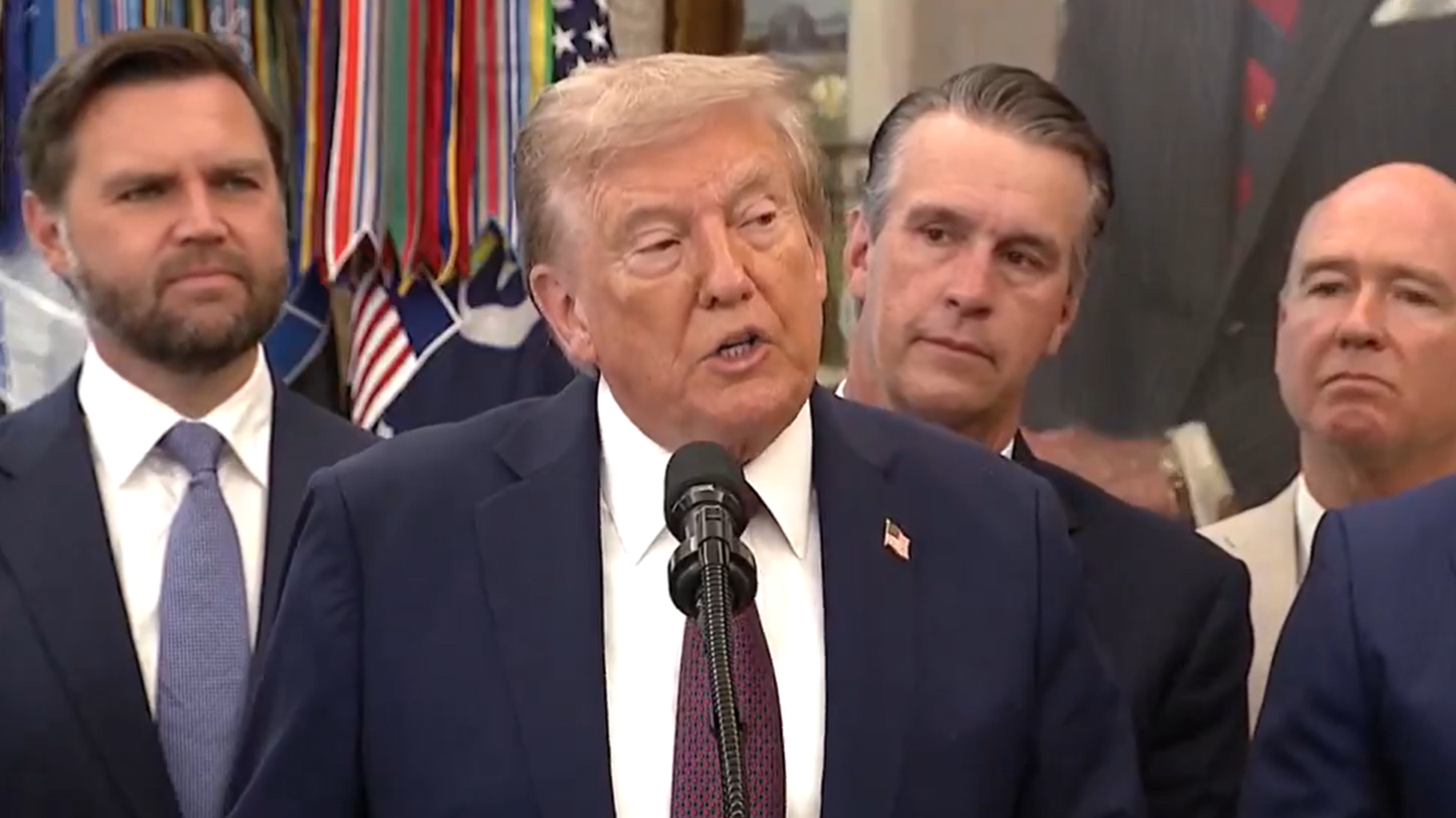 Donald Trump malade ? Le président américain répond « fake news » et tacle Joe Biden