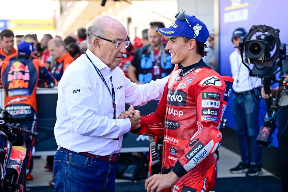 Carmelo Ezpeleta, PDG de Dorna Sports, suit attentivement les succès de Marc Marquez.