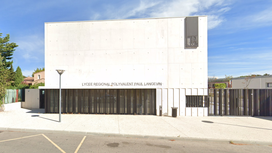 Une "violente altercation" oppose deux professeurs dans un lycée : un enseignant reçoit des coups de couteau en pleine salle des profs