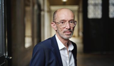 Laurent Mauvignier remporte le Prix littéraire « Le Monde » 2025 pour « La Maison vide »
