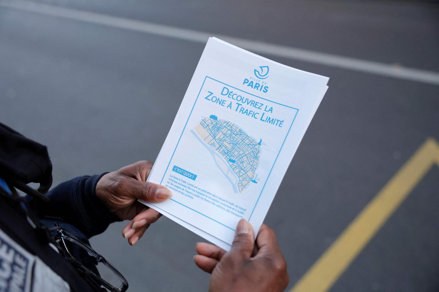 A Paris, la verbalisation dans la zone à trafic limité de l’hypercentre reportée à 2026