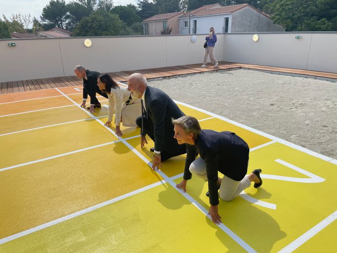 Top départ sur la piste en toiture pour le maire Savy, la rectrice Drucker-Godard, le président Mesquida et la secrétaire générale Martin Saint-Léon.