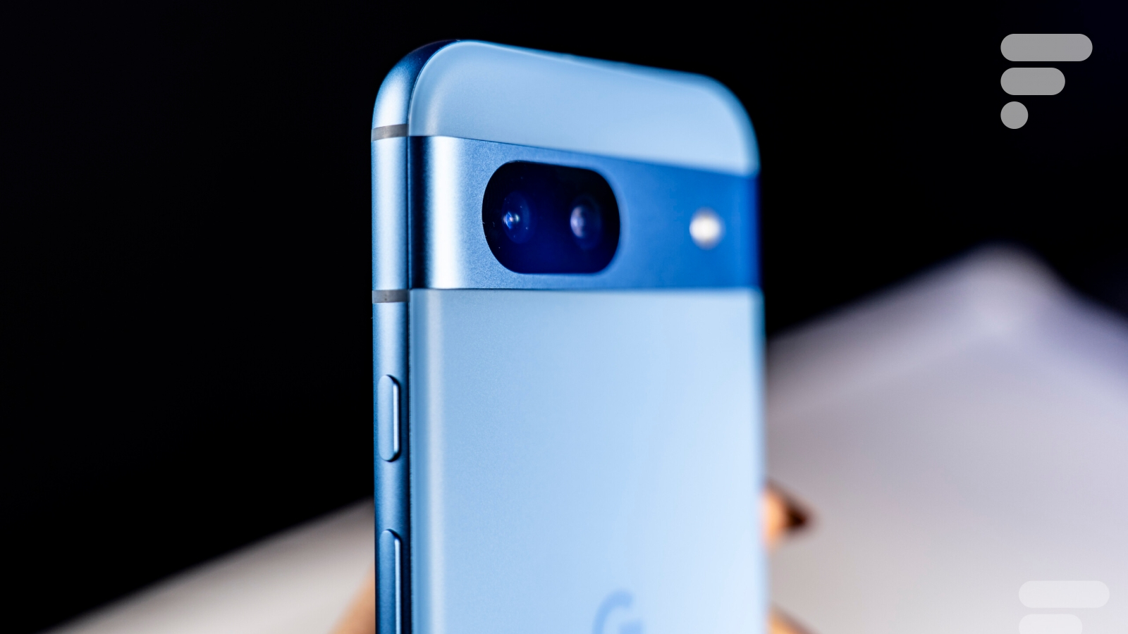Avec la récente sortie des Pixel 10, le Google Pixel 8a devient plus abordable que jamais