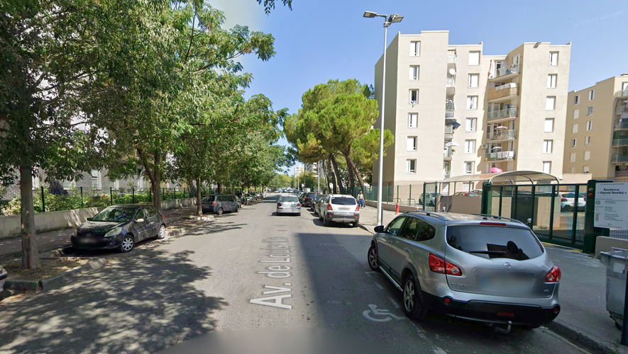 Sans le savoir, il s’adresse à un policier en civil et lui propose de lui vendre un ordinateur volé pour 20 euros, à Montpellier