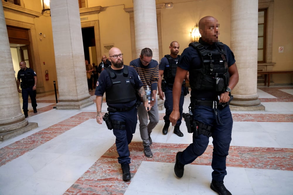 L’ex-policier condamné à 15 ans de réclusion criminelle pour le viol de deux enfants philippins