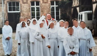 "Oui, il y a eu des attouchements" sur des enfants polonais dans les années 60 dans un internat à Paris, reconnaît un prêtre