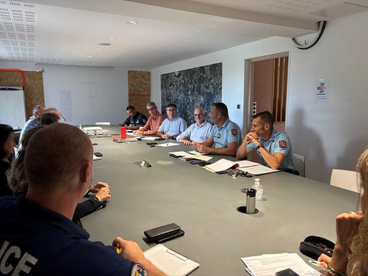 Le commandant et ses adjoints ont récemment rencontré les élus de la Communauté de communes des Coteaux bordelais.