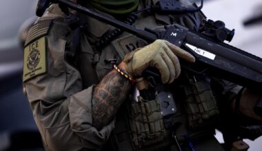La police de l’immigration de Trump arrête des centaines de personnes lors d’un raid dans une usine Hyundai-LG