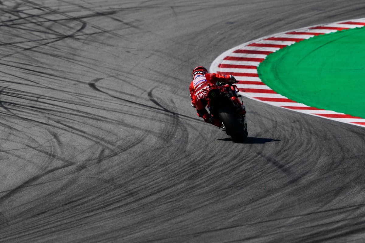 Bagnaia alerte sur un bitume "très au-delà de la limite" à Barcelone