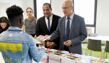 Fin des contractuels pour la distribution des livres en Occitanie : enseignants et agents assurent la relève dans les lycées