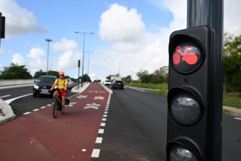 Le feu vélo, presque jamais respecté, sur cette partie à fort dénivelé.