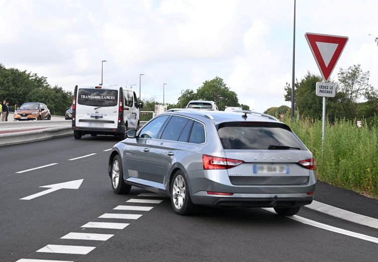 L’accès depuis le périphérique à la route de Saint-Simon se fait désormais par un simple cédez le passage. La voie d’insertion a été supprimée.