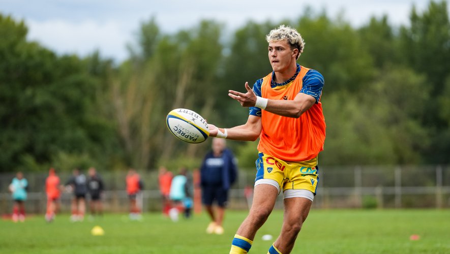 Top 14 – "Je l’ai vu se prendre la tête avec les pros de façon sévère !" : qui est Juan Montilla, le jeune ouvreur de Clermont remplaçant contre Toulouse ?