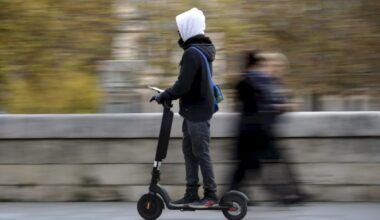 Au guidon d’une trottinette, il essaye d’échapper aux policiers