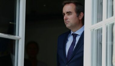 "Provocation", "même casting", "gifle"… Les réactions politiques après la nomination du nouveau Premier ministre Sébastien Lecornu