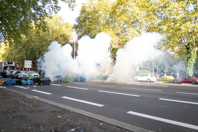 Un barrage érigé boulevard Lascrosses.