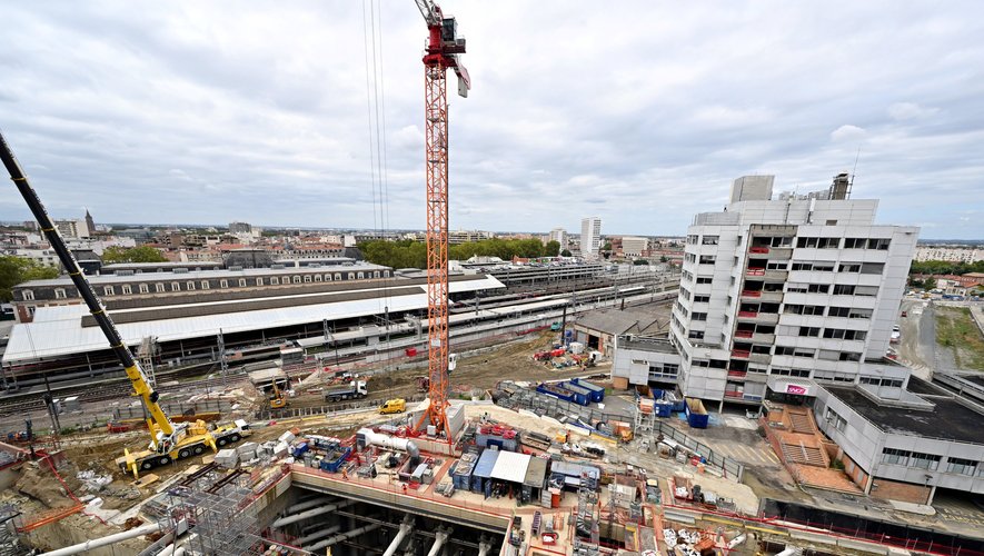 Les derniers mois de la Tour d’argent, l’ancienne direction de la SNCF à Matabiau, qui va être détruite