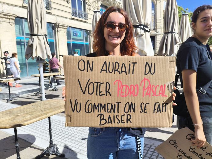 Pedro Pascal s’invite même dans la manifestation place de la Comédie, à Montpellier.