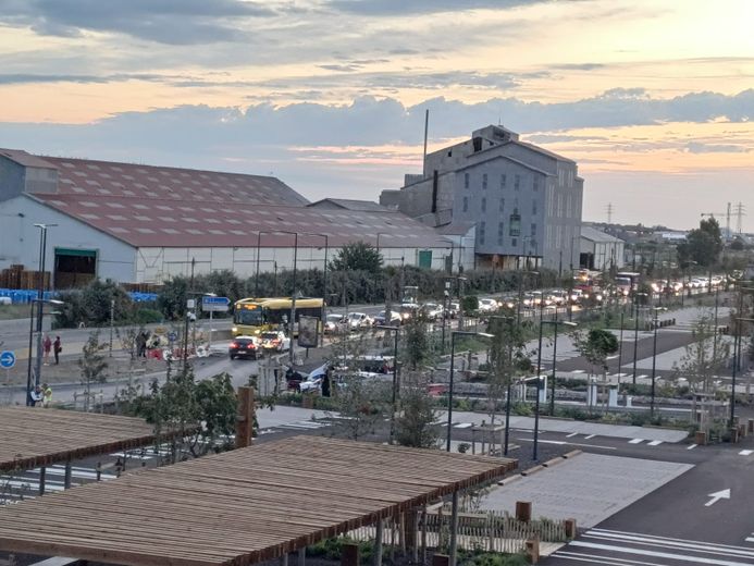 Une vingtaine de personnes bloquent l’entrée de Sète côté RD2.