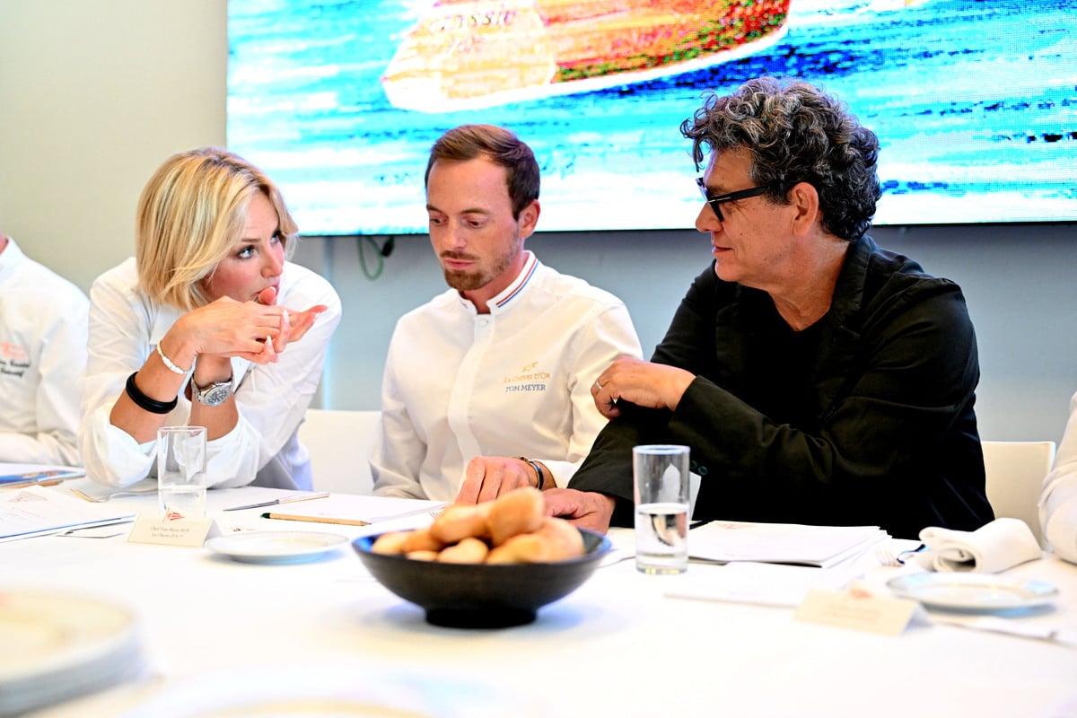Bateau à voile, gastronomie… Adriana Karembeu et Marc Lavoine passent du bon temps à Monaco (Photos)