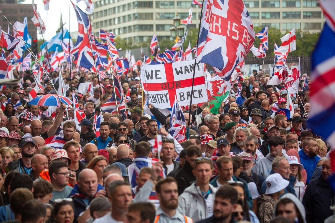 L’extrême droite rassemble plus de 100 000 manifestants au cœur de Londres