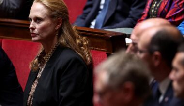 La députée macroniste Violette Spillebout sommée de s’expliquer pour son abstention lors du vote de confiance