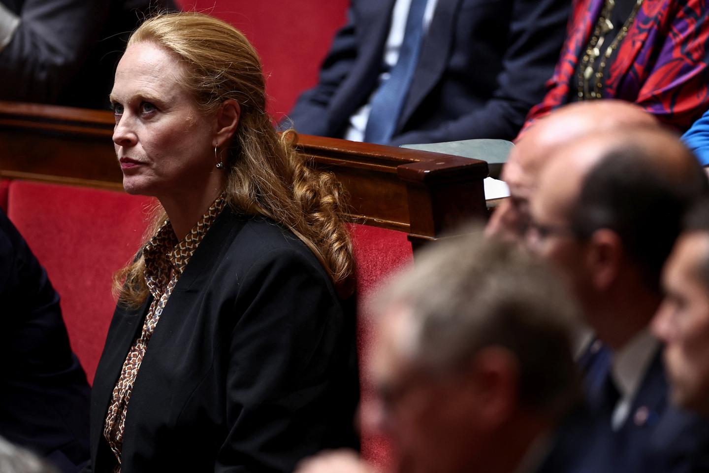 La députée macroniste Violette Spillebout sommée de s’expliquer pour son abstention lors du vote de confiance