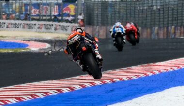 Une chaîne qui explose et un doigt d'honneur à sa KTM pour Acosta