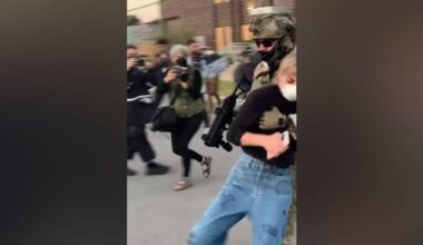 Aux États-Unis, la police de l’immigration jette une candidate démocrate au sol... et est félicitée sur Fox News