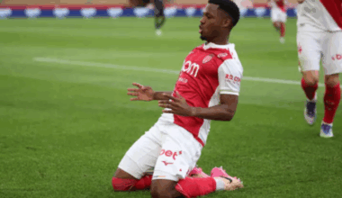 le classique OM-PSG reporté, Monaco et Strasbourg enchaînent