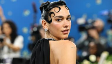 Dua Lipa accuse cet article mensonger sur elle d’exploiter « la tragédie mondiale » à Gaza