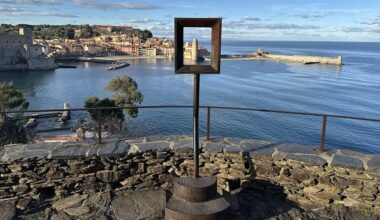"4 000 photos par jour en moyenne" : 30 ans après, les sculptures-cadres Points 2 vue autour du clocher de Collioure de l’artiste MA2F séduisent toujours autant