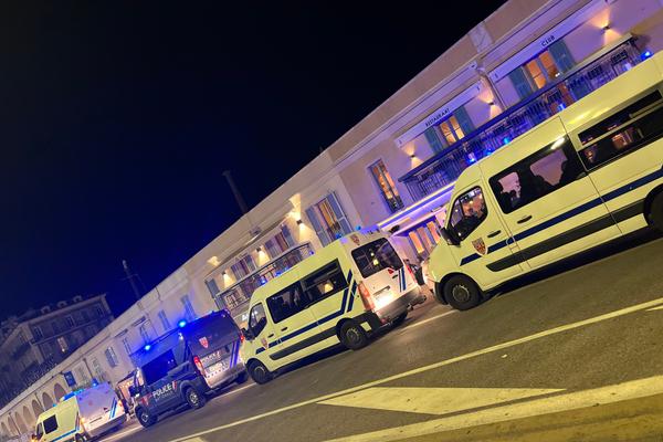 Des CRS aux abords du Vieux-Nice, mardi 23 septembre 2025 dans la soirée. 