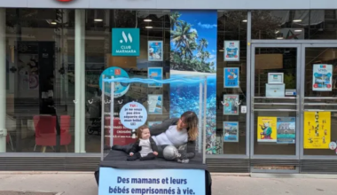 L'association PETA a organisé une action devant TUI ce jeudi