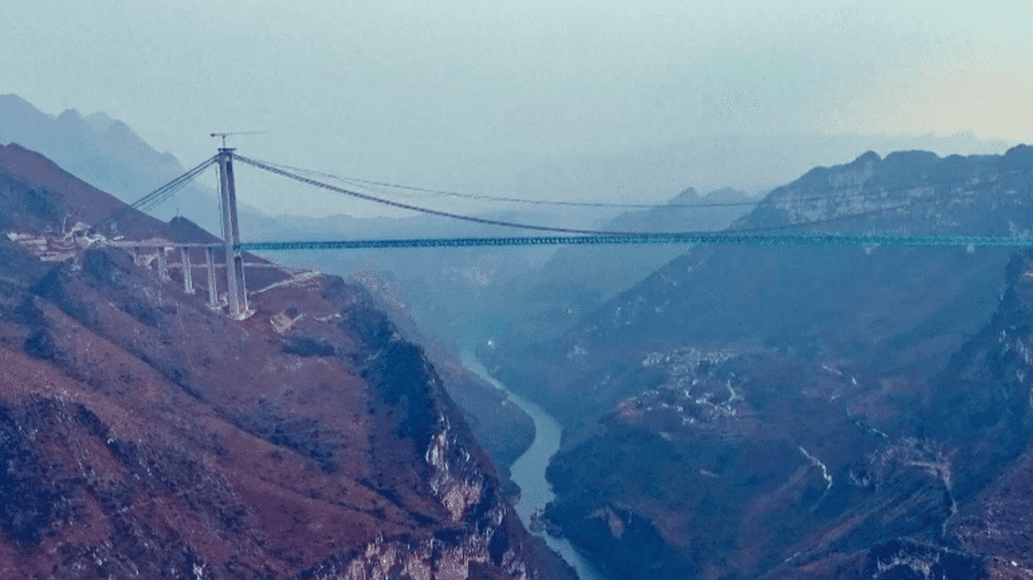 le plus haut pont du monde dans la province du Guizhou