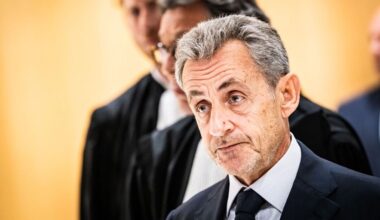 "Je m'attendais à tout, mais pas à cela", réagit Nicolas Sarkozy au sujet de sa condamnation à cinq ans de prison assortie d'une exécution provisoire