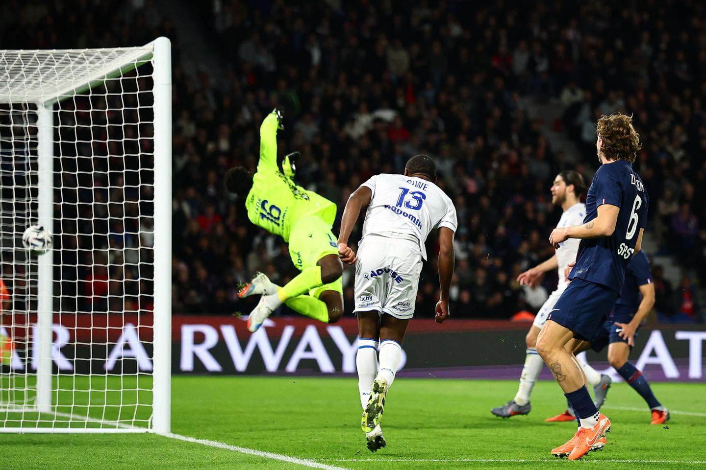 Paris l’emporte contre Auxerre et célèbre le Ballon d’or d’Ousmane Dembélé, Monaco défait à Lorient
