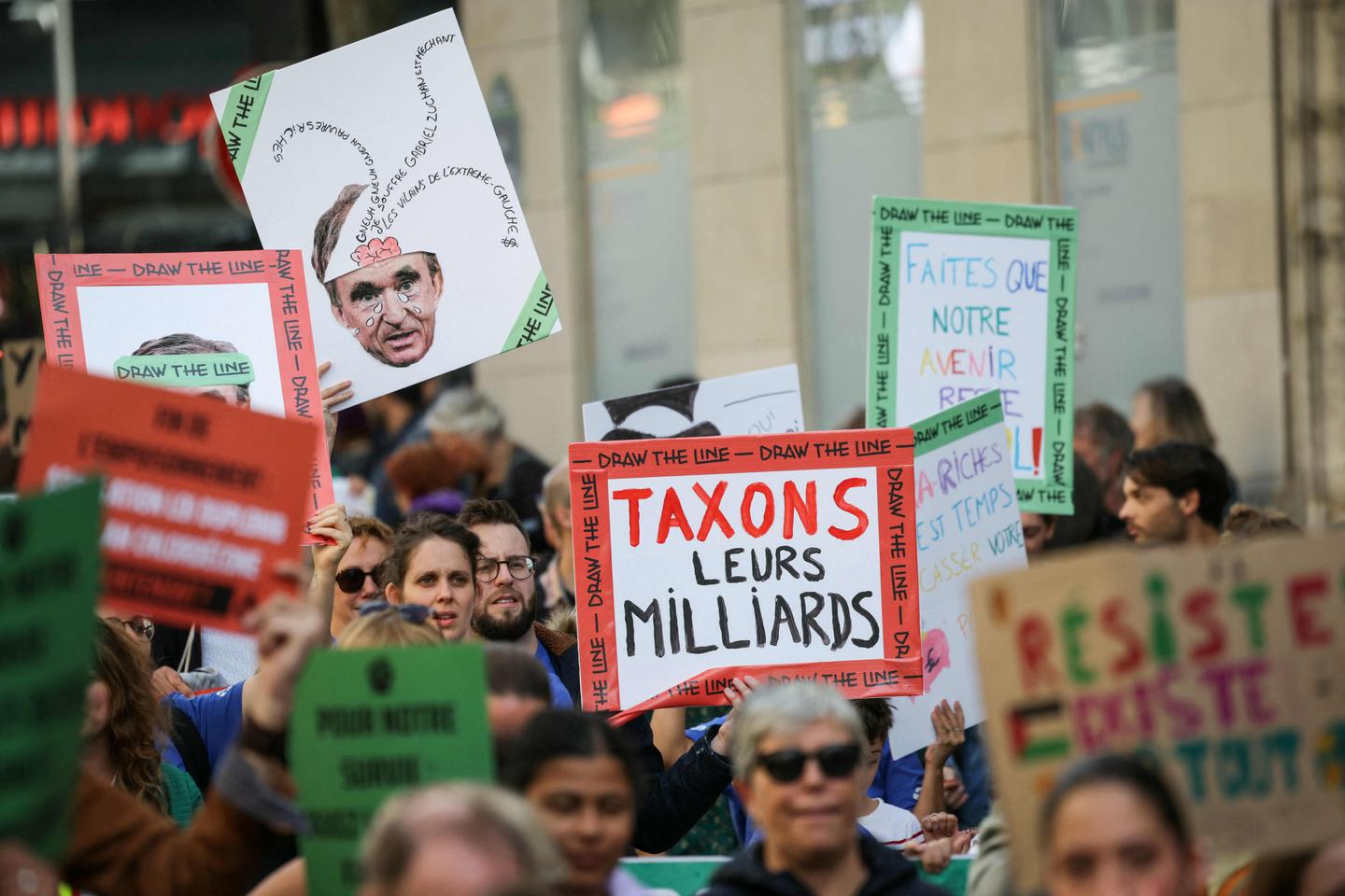 dans la Marche des résistances parisienne, une efflorescence de mots d’ordre et de combats
