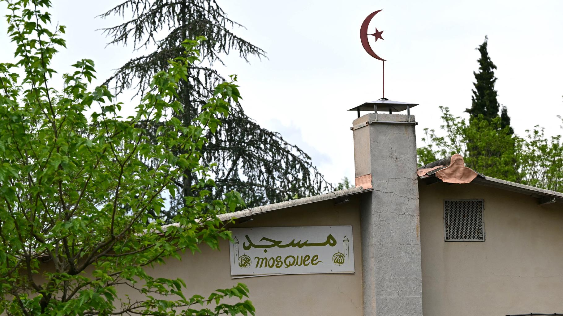 11 arrestations après la découverte de têtes de cochons devant des mosquées franciliennes