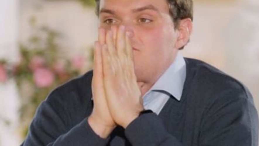 L’Amour est dans le pré : Mathieu, l’éleveur de brebis laitières, craque pour Marie B et Clémence, invitées à passer une semaine dans sa ferme en Aveyron