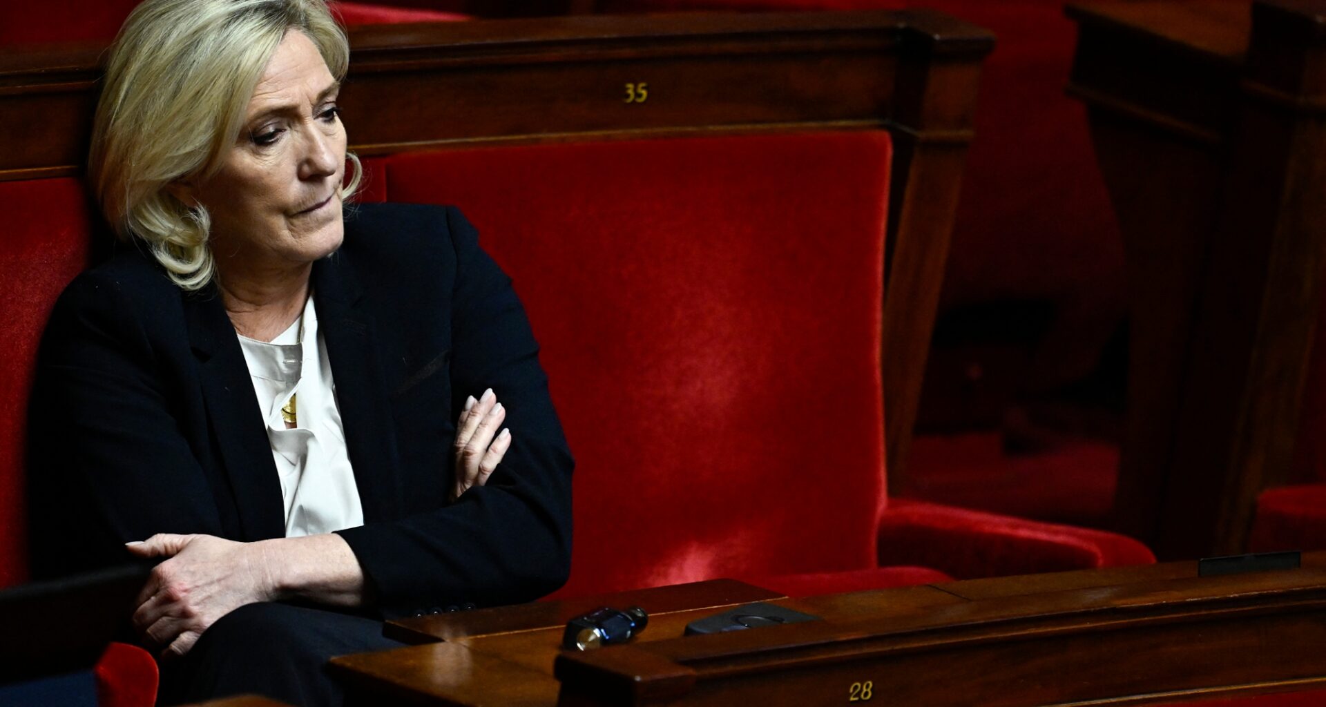 Marine Le Pen demande le départ de la patronne de France Télévisions après ses propos contre CNews